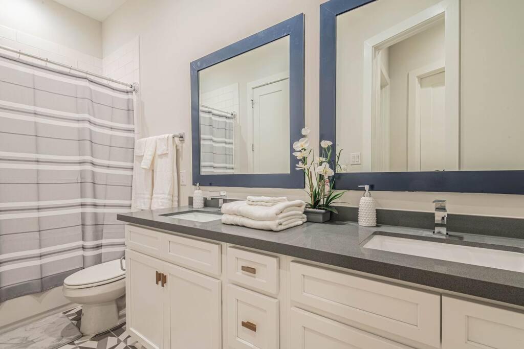 Charming 3-Bedroom Luxury Home Near Downtown, Nrg, Galleria & Medical Center Хьюстон Экстерьер фото
