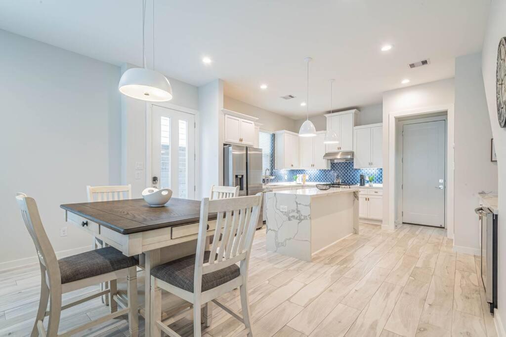 Charming 3-Bedroom Luxury Home Near Downtown, Nrg, Galleria & Medical Center Хьюстон Экстерьер фото