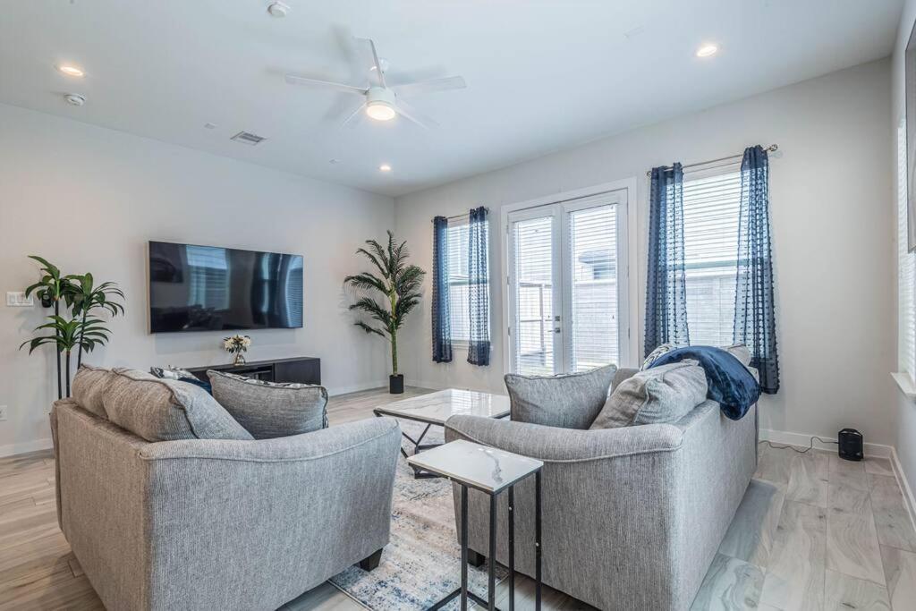 Charming 3-Bedroom Luxury Home Near Downtown, Nrg, Galleria & Medical Center Хьюстон Экстерьер фото