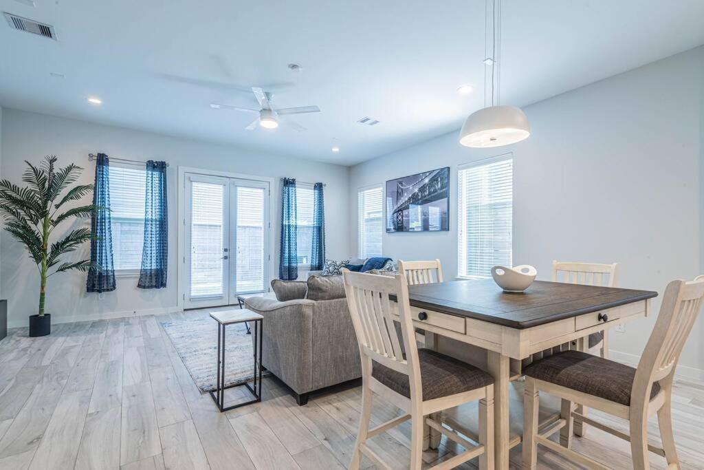 Charming 3-Bedroom Luxury Home Near Downtown, Nrg, Galleria & Medical Center Хьюстон Экстерьер фото